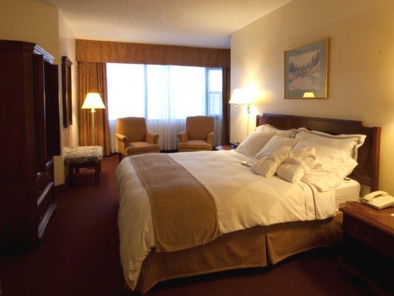 The Hollis Halifax - A Doubletree Suites By Hilton Zewnętrze zdjęcie