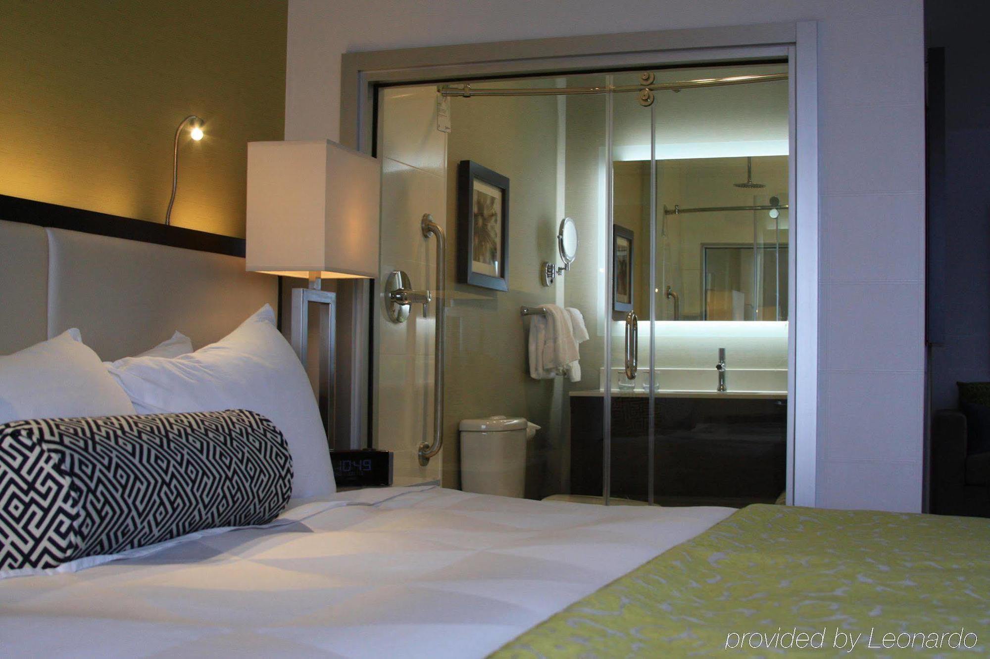 The Hollis Halifax - A Doubletree Suites By Hilton Zewnętrze zdjęcie